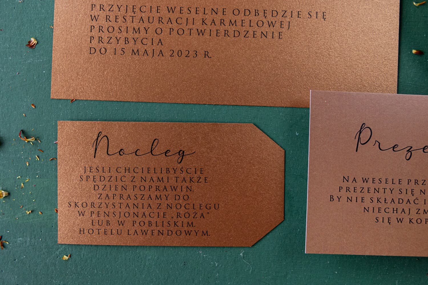 Nowoczesne Bileciki Ślubne wydrukowane na sztywnym, perłowym papierze