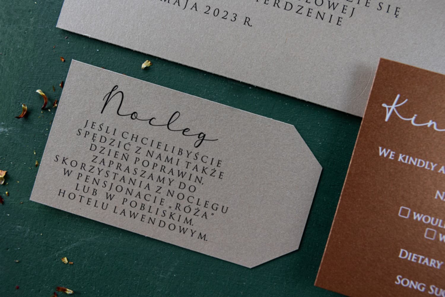 Nowoczesne Bileciki Ślubne wydrukowane na sztywnym, perłowym papierze