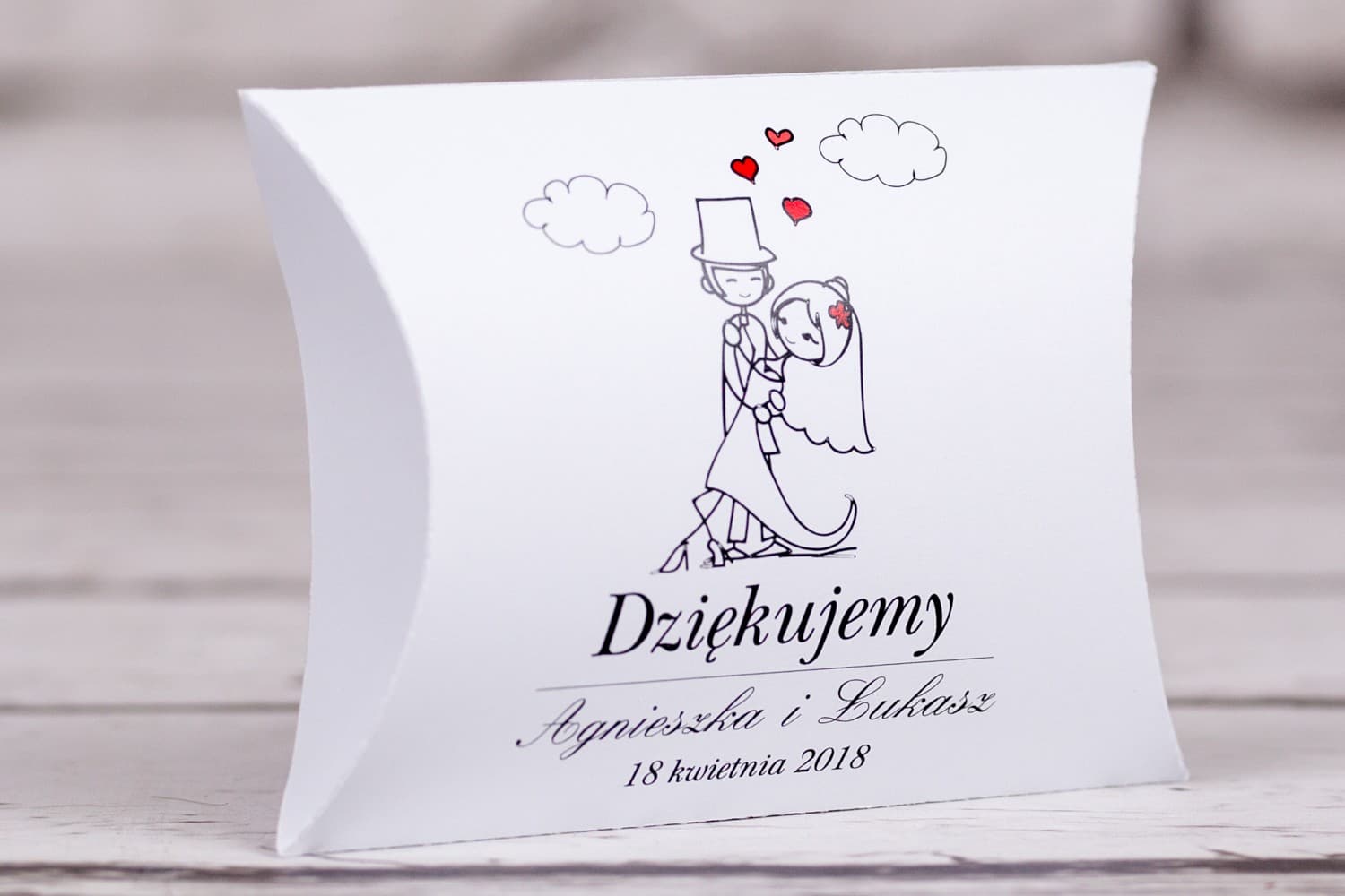 Pillow Favor Boxes with Candy | Wedding Favours with Bride and Groom Illustration | Bueno No. 4
