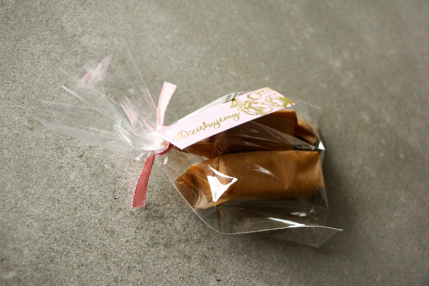 Pink Glamour Fudge Wedding Favours | Sweet Gifts with Gilded Tag | Brilant No. 2