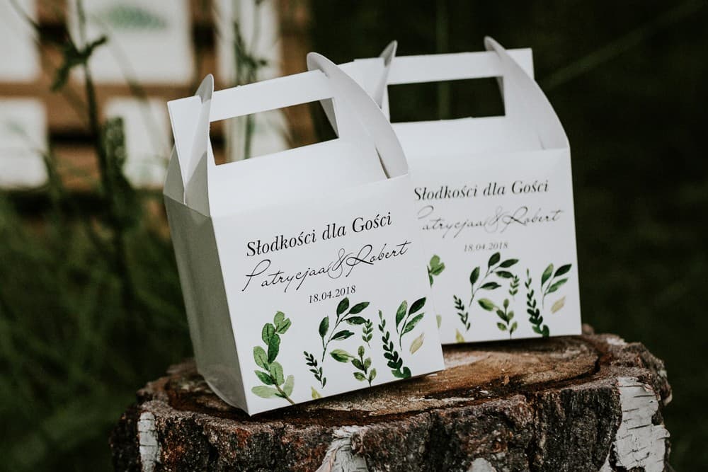 Pudełko na ciasto ślubne z delikatnymi zielonymi akwarelami z kolekcji Akwarele nr 23