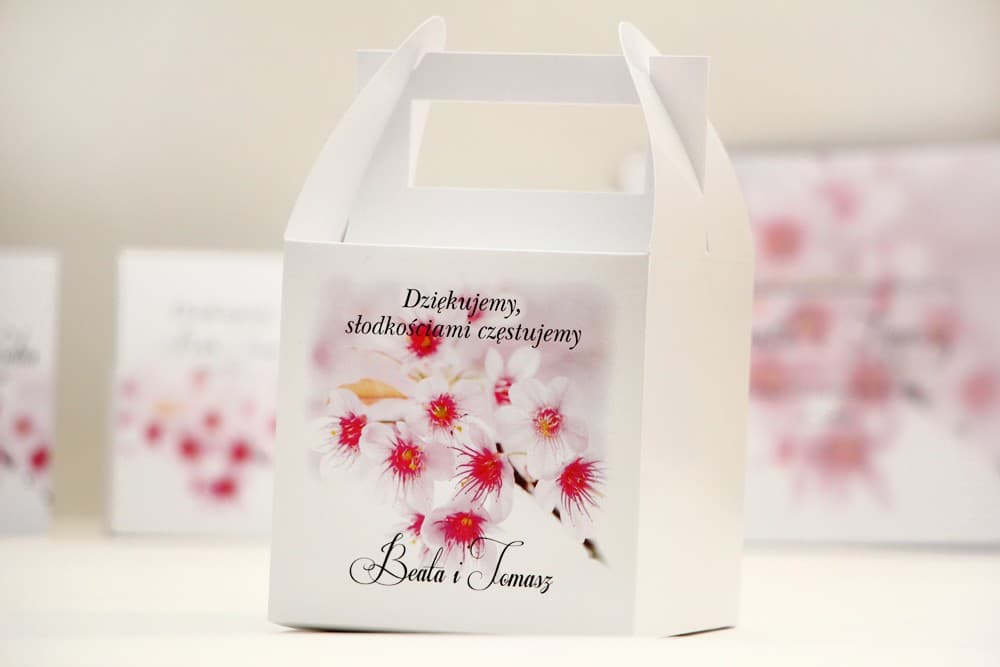 Pudełko na ciasto kwadratowe, tort weselny - Elegant nr 22 - Kwiaty wiśni - kwiatowe dodatki ślubne