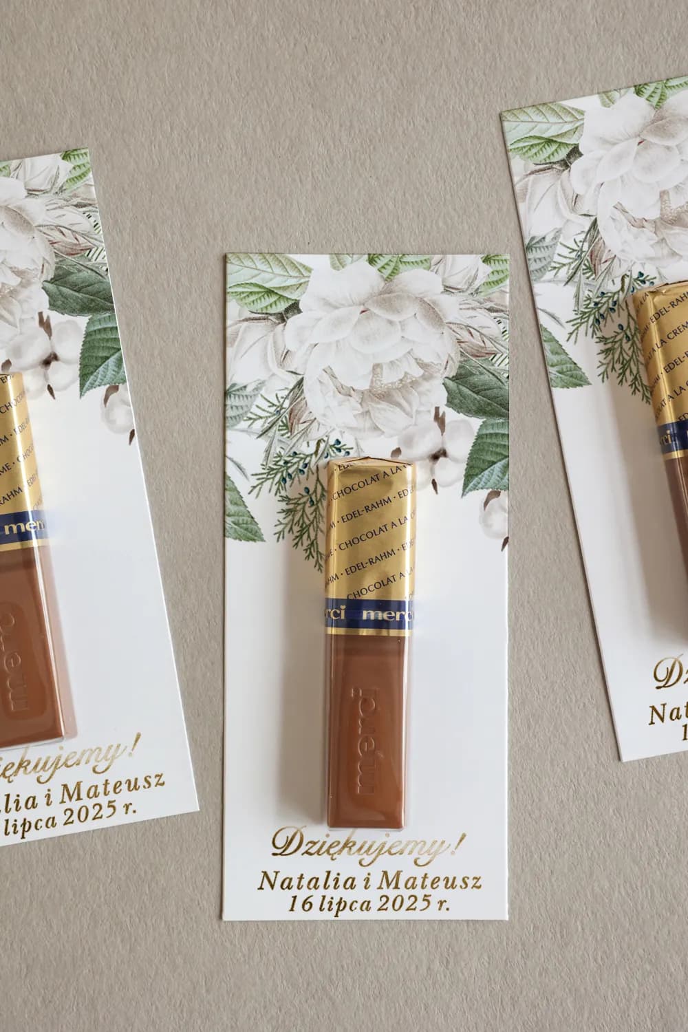 Ringraziamenti personalizzati Merci con delicati fiori bianchi e accenti dorati