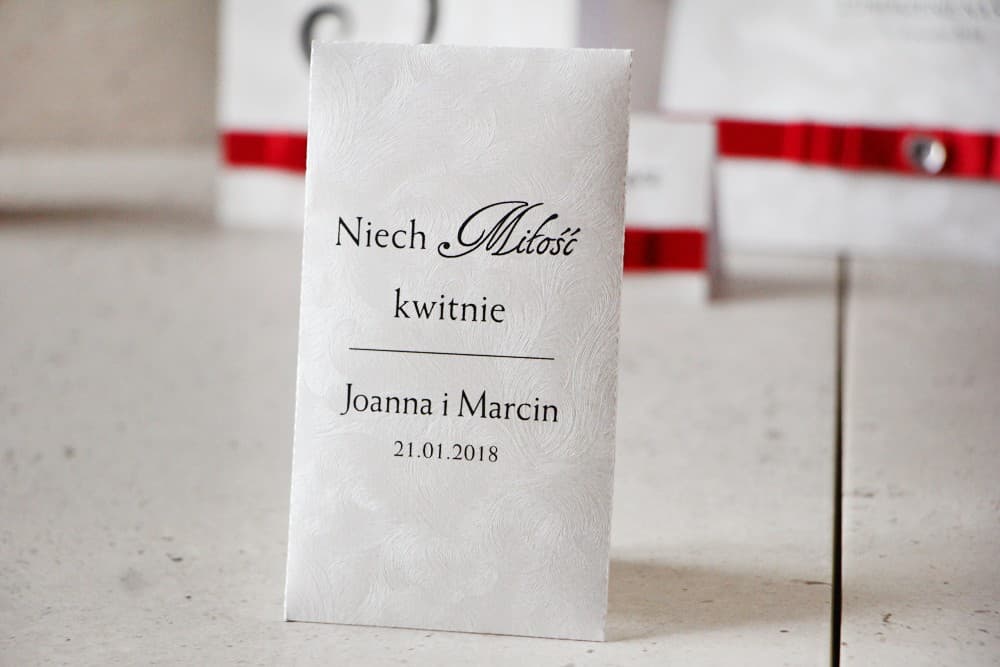 Vergissmeinnicht-Samen in Perlmutt-Tütchen mit Leinenstruktur | Personalisierte Gastgeschenke für die Hochzeit | Amaretto Nr. 2
