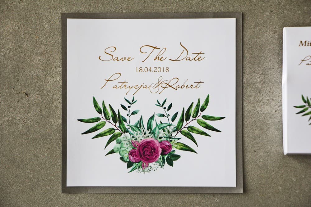 Save the Date Dorado con Rosa Fucsia, sobre Papel Gris | Elegantes Anuncios de Boda | Cykade n.º 4