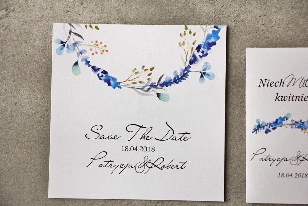 Winterliche Save the Date Karten mit Kranz, Kornblumenblaue Zweige | Elegante quadratische Karten | Pistacjowe Nr. 7