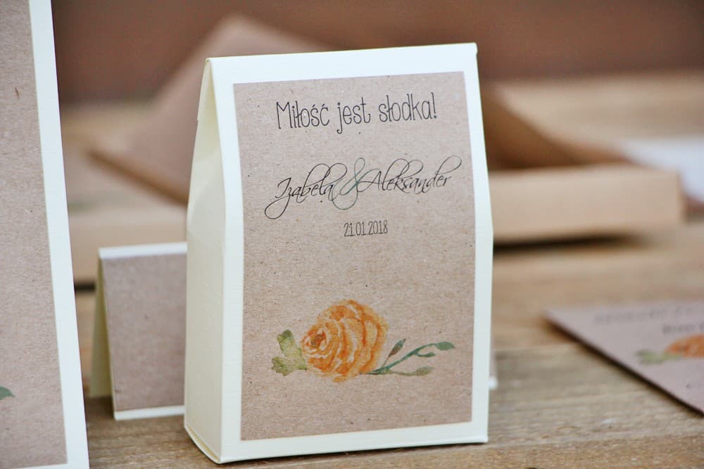 Scatoline con dolci e rosa gialla acquerello | Ringraziamenti personalizzati per ospiti | Margaret n. 3