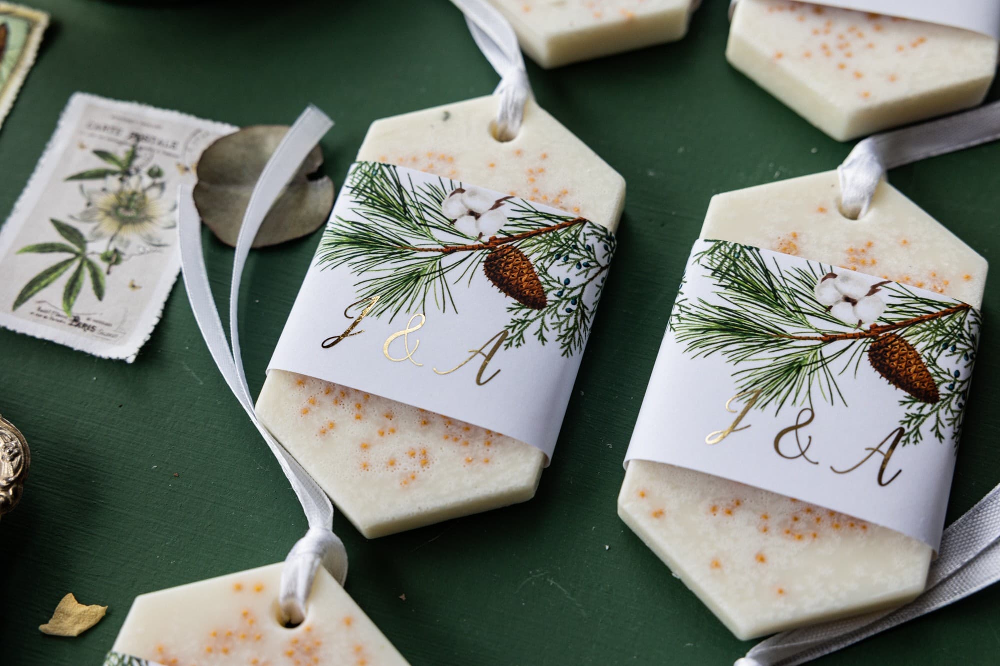 Wedding Favours – Scented Soy Wax Sachets with Gold Foiled Initials Rubin 6