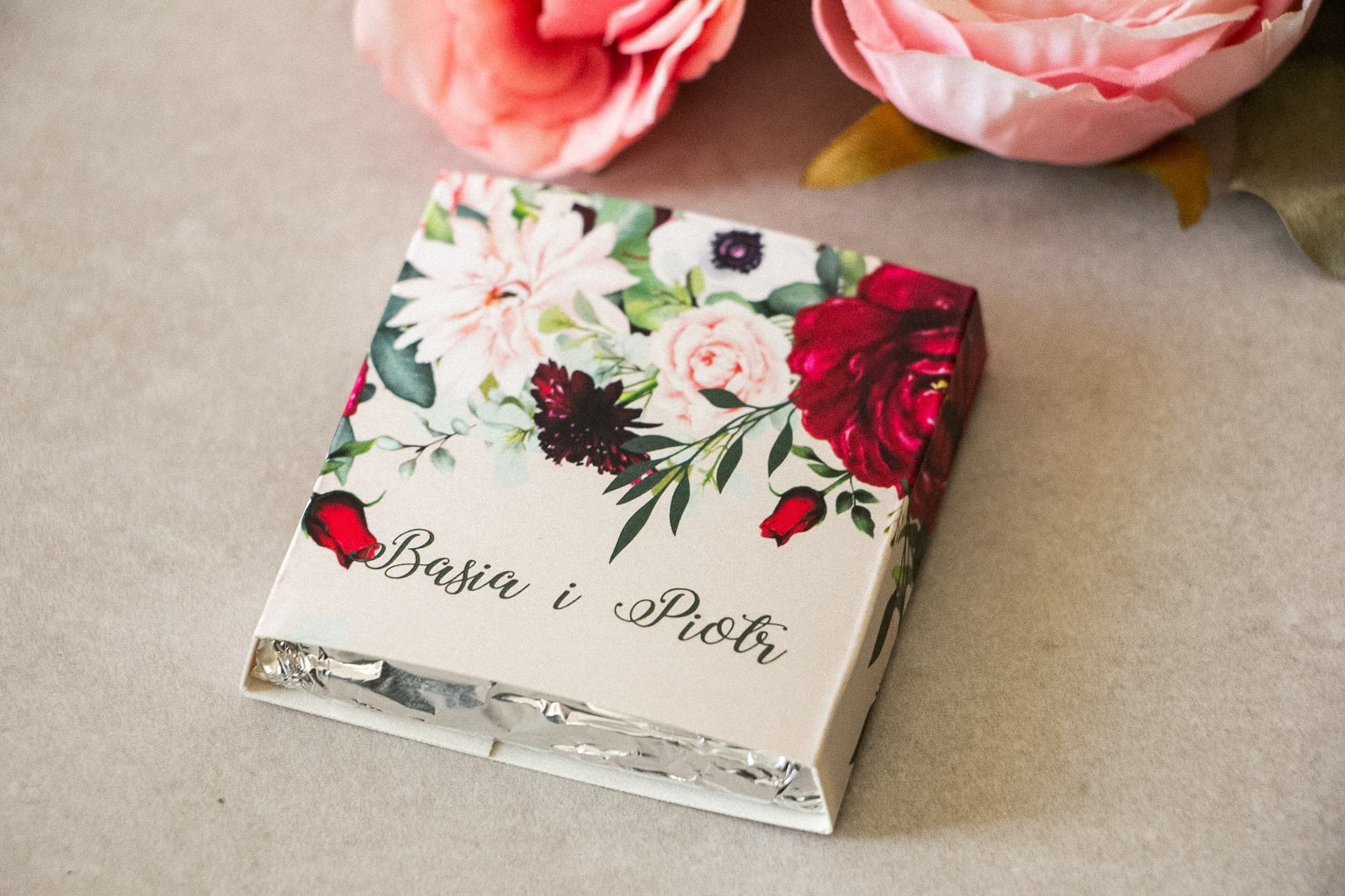 Schokoladentafeln mit Dahlien und Anemonen | Personalisierte Gastgeschenke | Korani Nr. 4