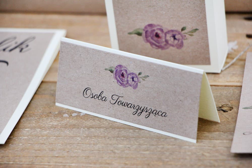 Winietki Matrimoniali Margaret n. 4 – Segnaposti Rustici da Tavolo con Rosa Viola