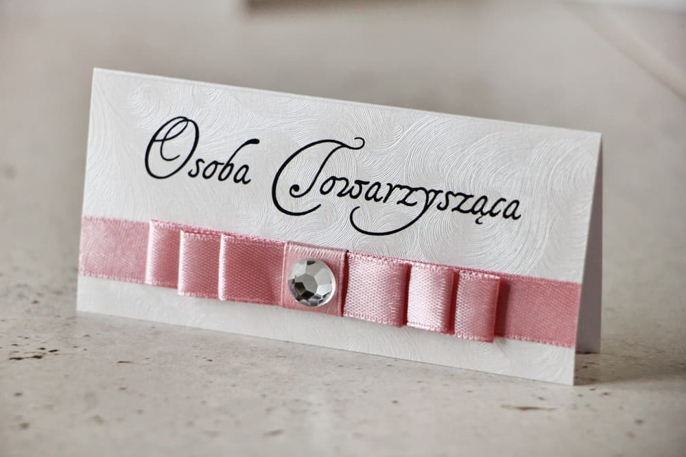 Segnaposto per tavolo matrimonio - Amaretto n. 5 - Carta perlata con fiocco rosa e zircone