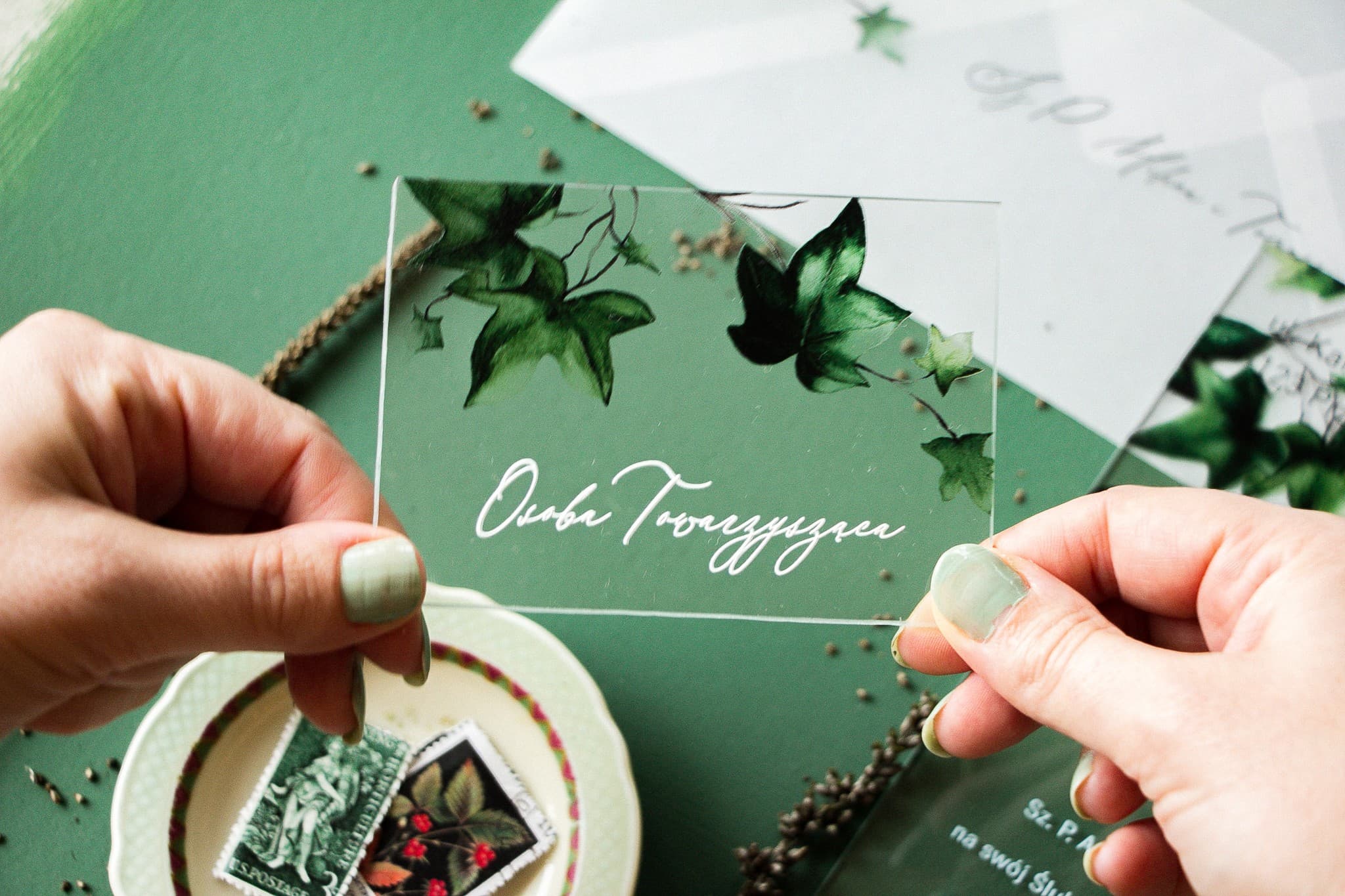 Soft No. 2 Glass Wedding Place Cards – Ivy Motif Table Name Cards