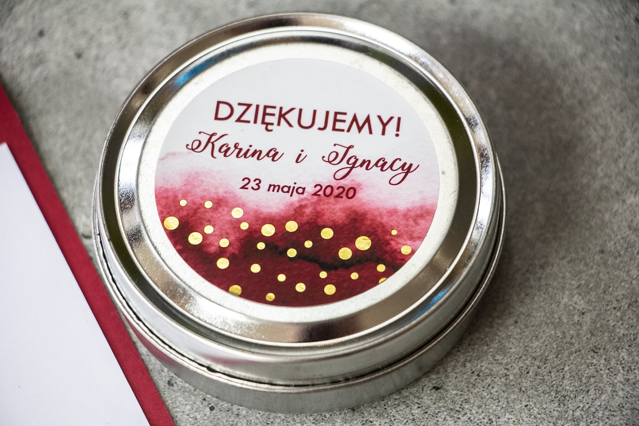 Sojakerze Bakarto Nr. 2 – Gastgeschenk in Burgund und Gold