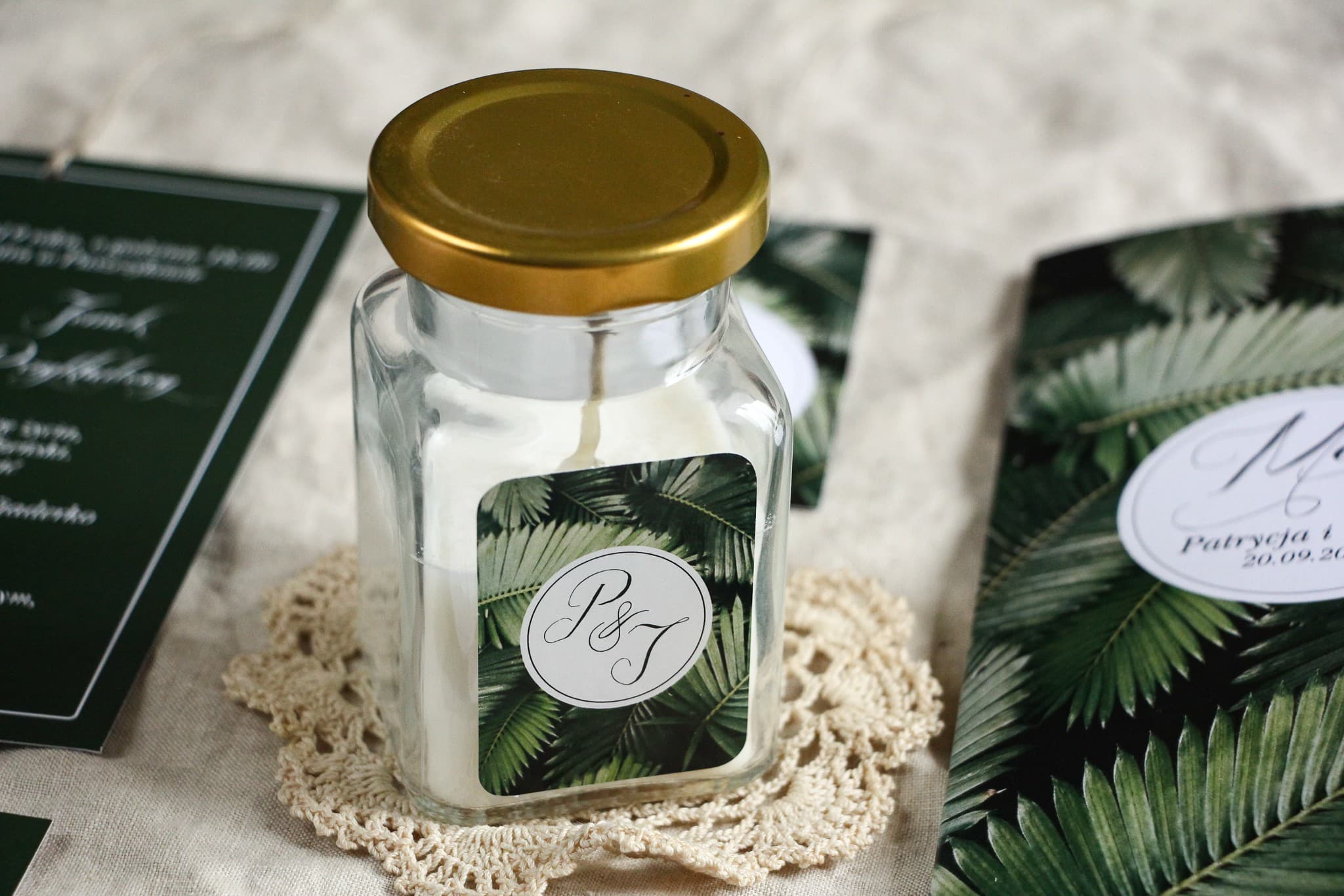 Sojakerze Botanik Nr. 2 – Gastgeschenk mit Bananenblatt-Motiv