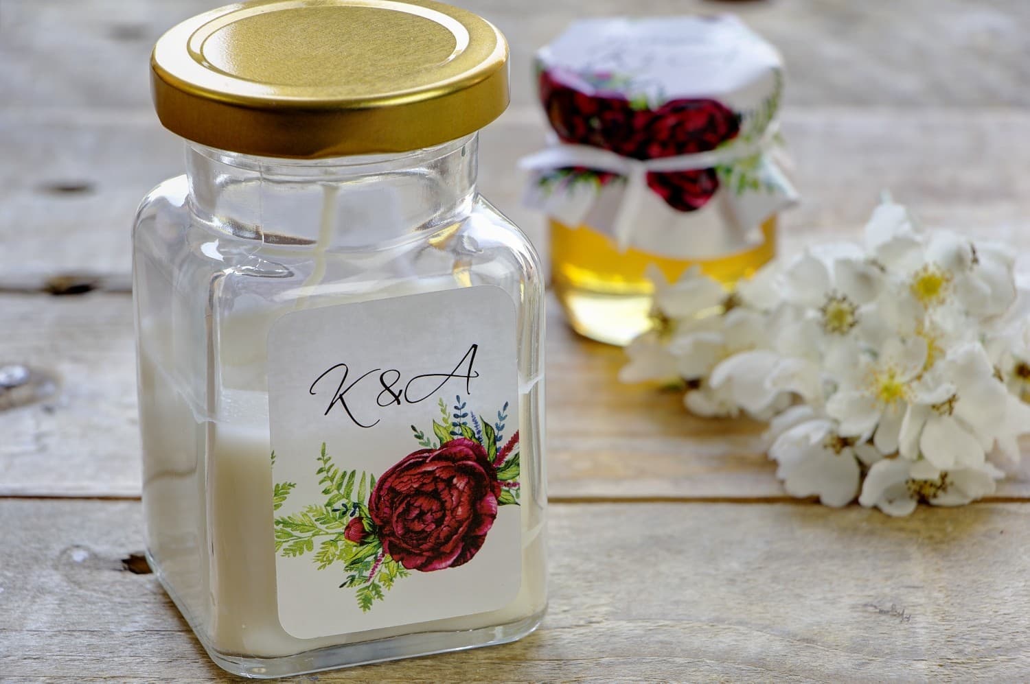 Sojakerze im Glas Kalia Nr. 7 – Gastgeschenk mit burgunderroter Pfingstrose