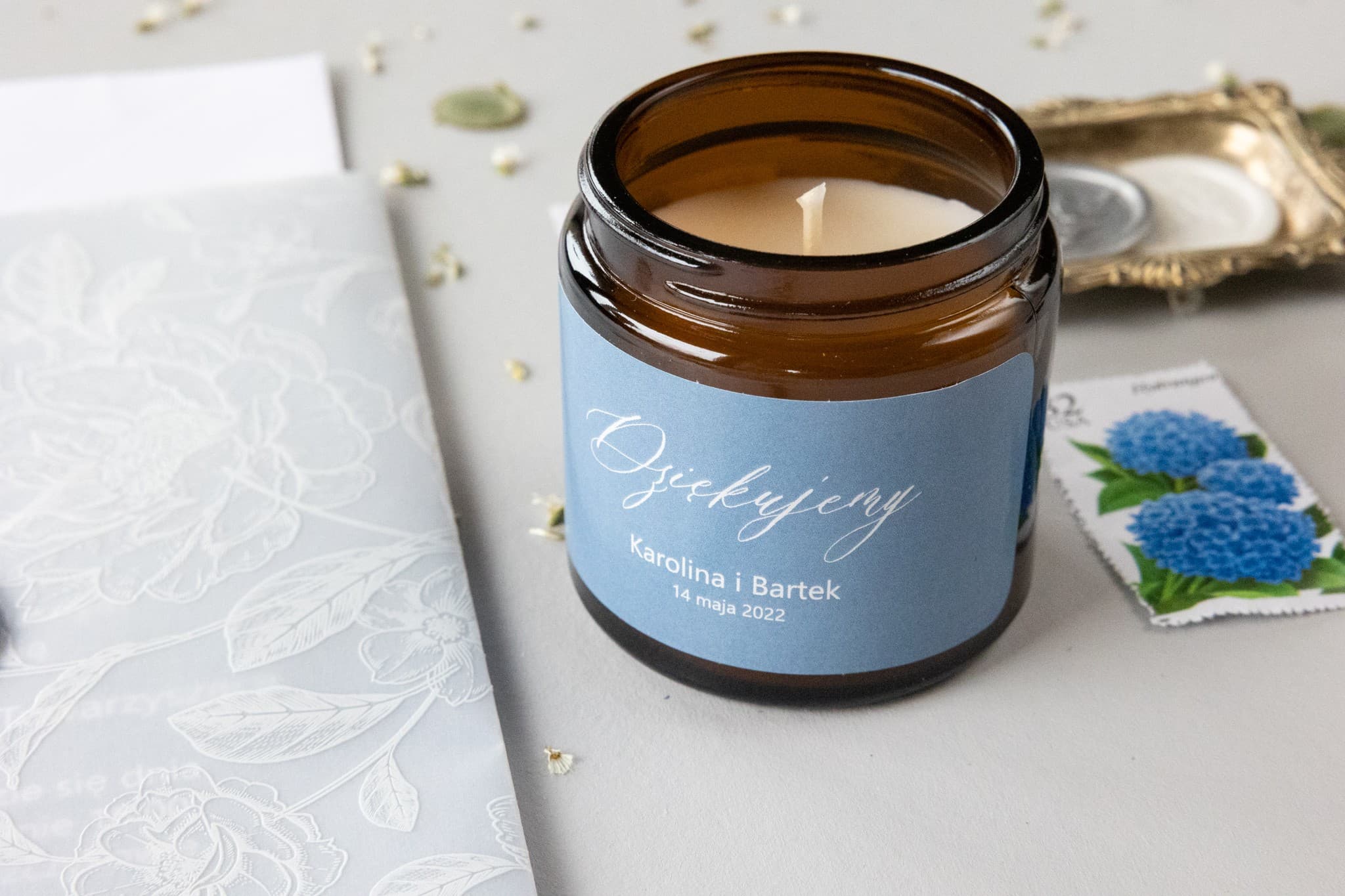 Sojakerzen Dusty Blue mit eigenem Etikett | Gastgeschenke zur Hochzeit | Nefryt Nr. 2