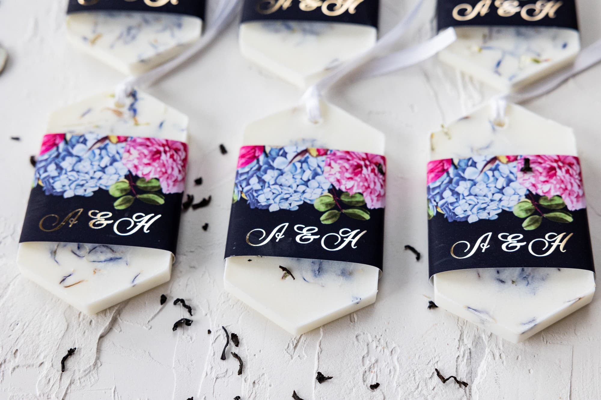 Scented Wedding Favours | Soy Wax Tablet with Peonies and Hydrangea | Szafirowe No. 5