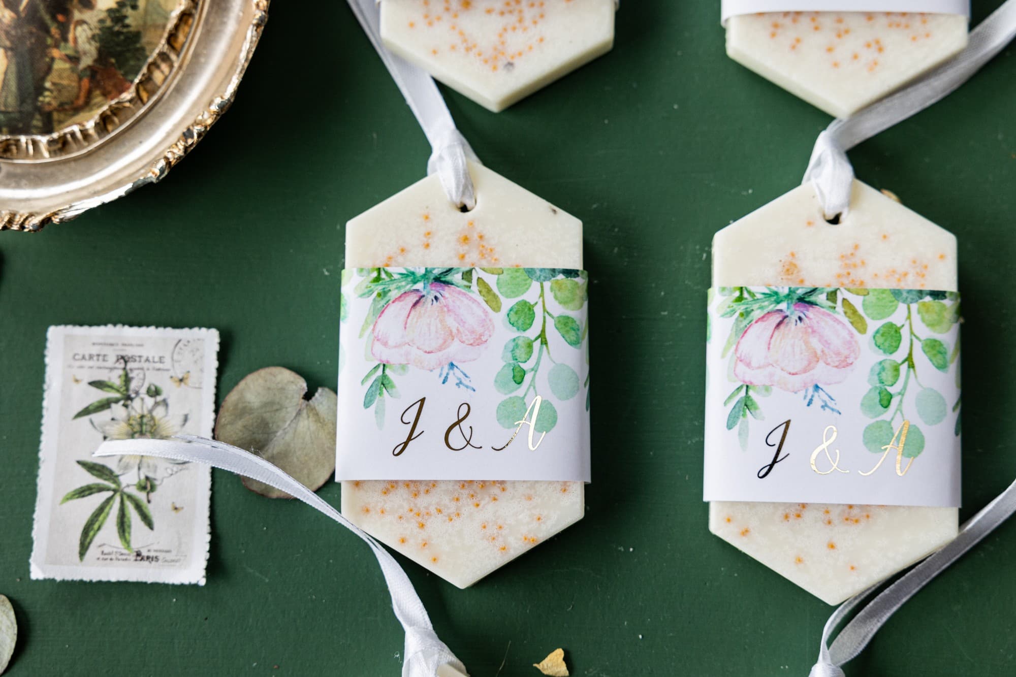 Soy Wax Tablet Wedding Favours with Pink Peonies and Gold Foiling Rubin No. 2 - 2