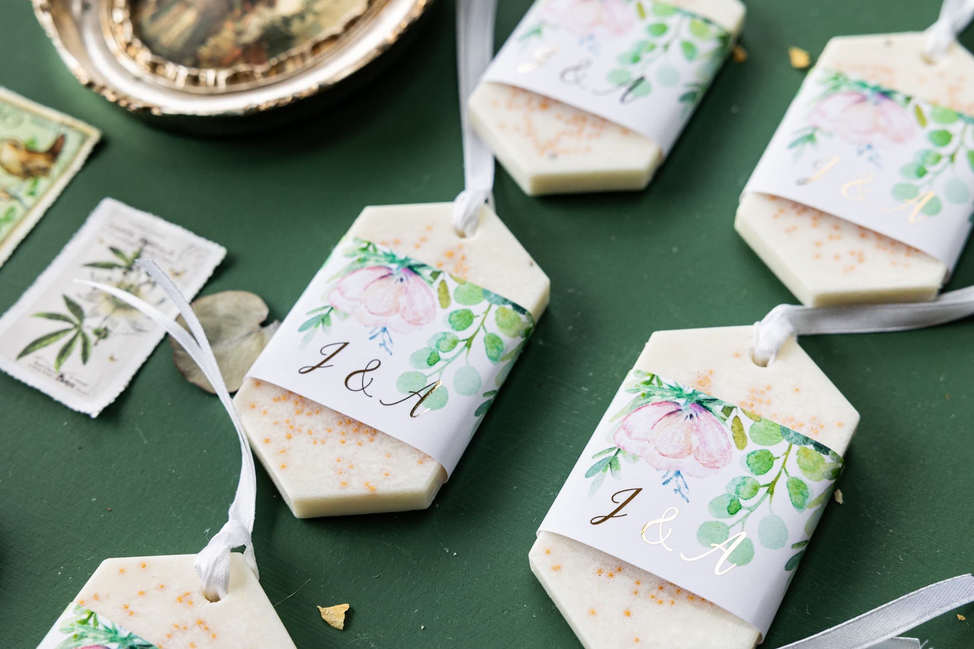 Soy Wax Tablet Wedding Favours with Pink Peonies and Gold Foiling Rubin No. 2 - 3