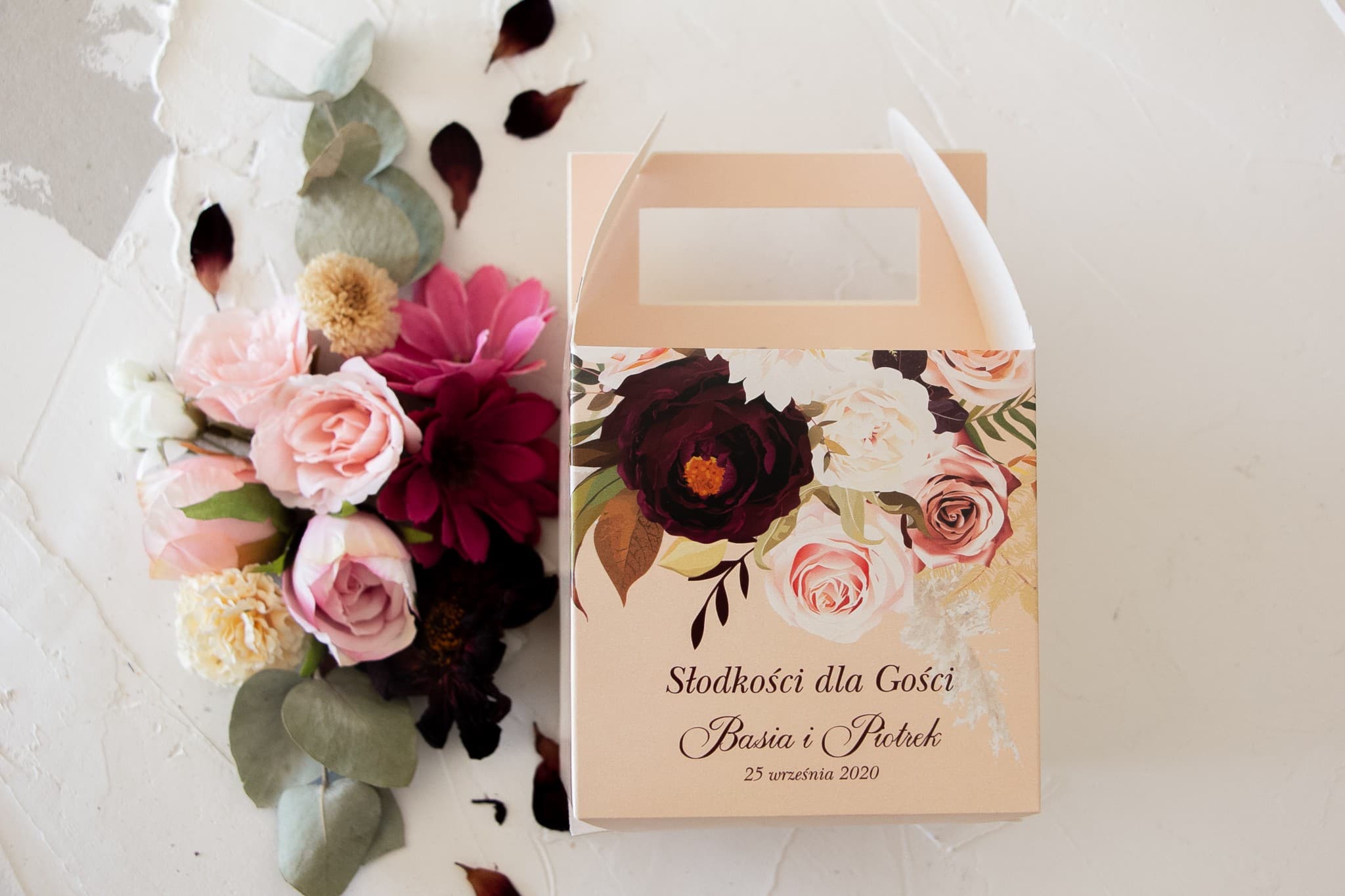 Square Wedding Cake Box with Dahlias and Roses | Sweet Treat Packaging for Guests | Korani No. 2