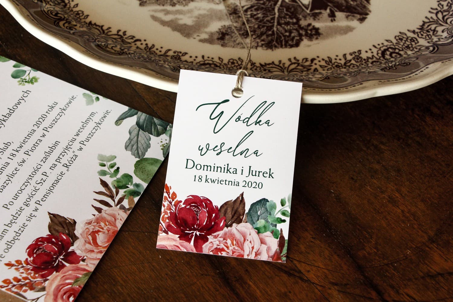 Eleganti Targhette per Vodka con Mazzo Rosa | Etichette Dorate per Alcolici Nuziali | Delize n. 3