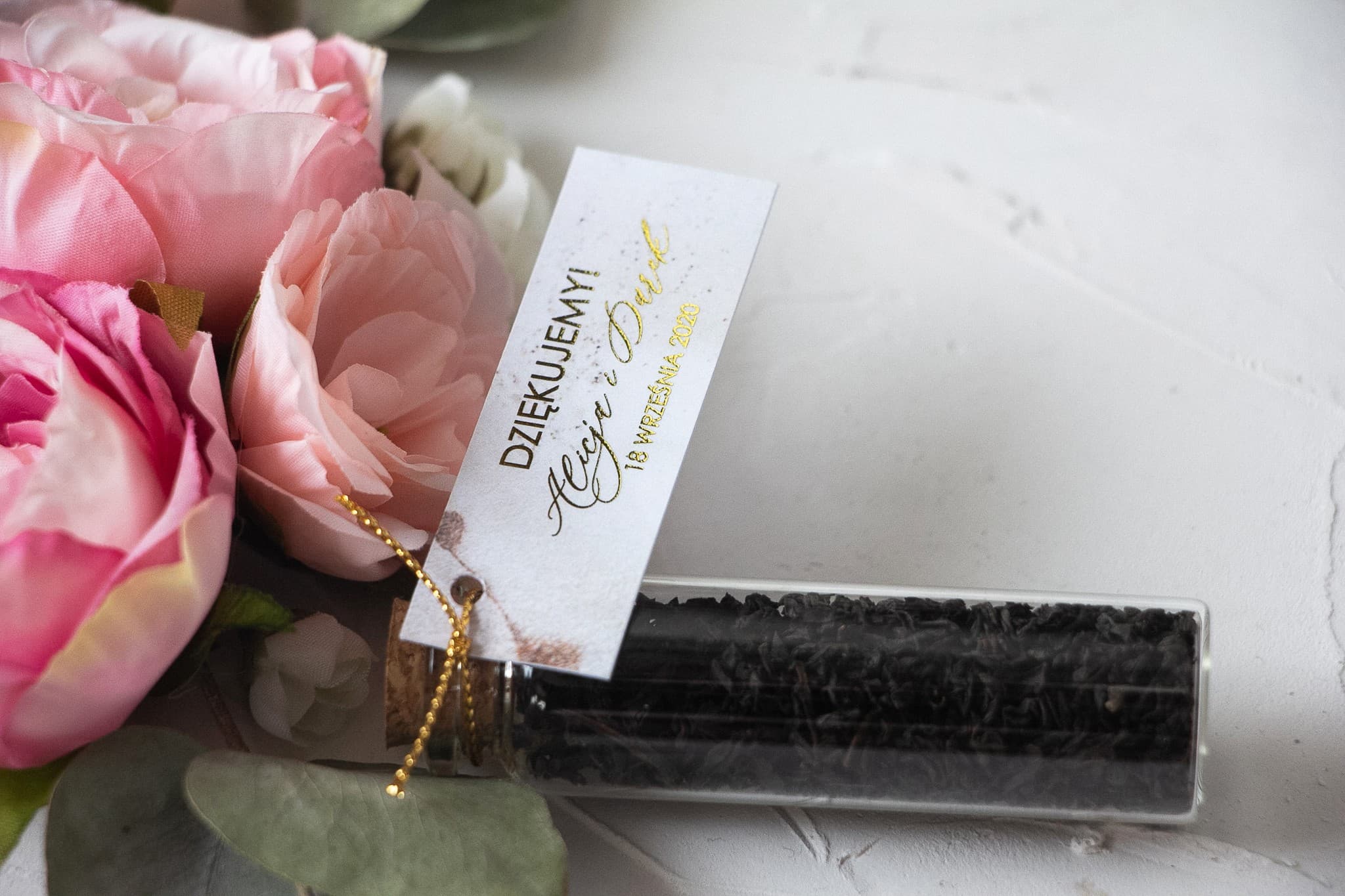 Elegant Wedding Favours | Tea Glass Bottle with Gold Marble Tag | Marble No. 1