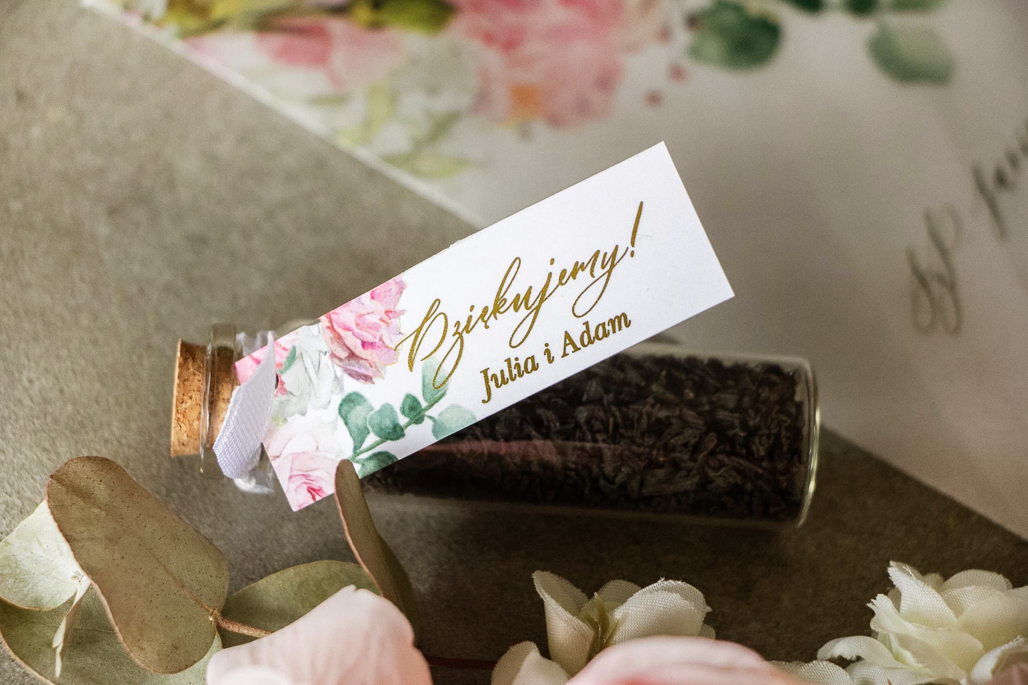 Tea Wedding Favours with Gilded Tag - Rubin No. 9