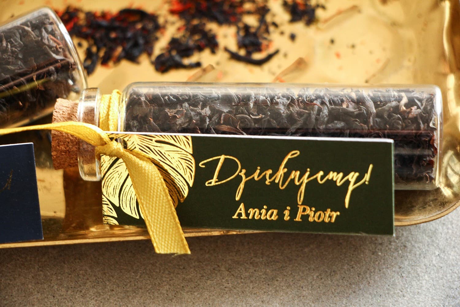 Tea Bottle Wedding Favours with Gold Foil Leaves | Glamour Wedding Gifts | Szafir No. 1