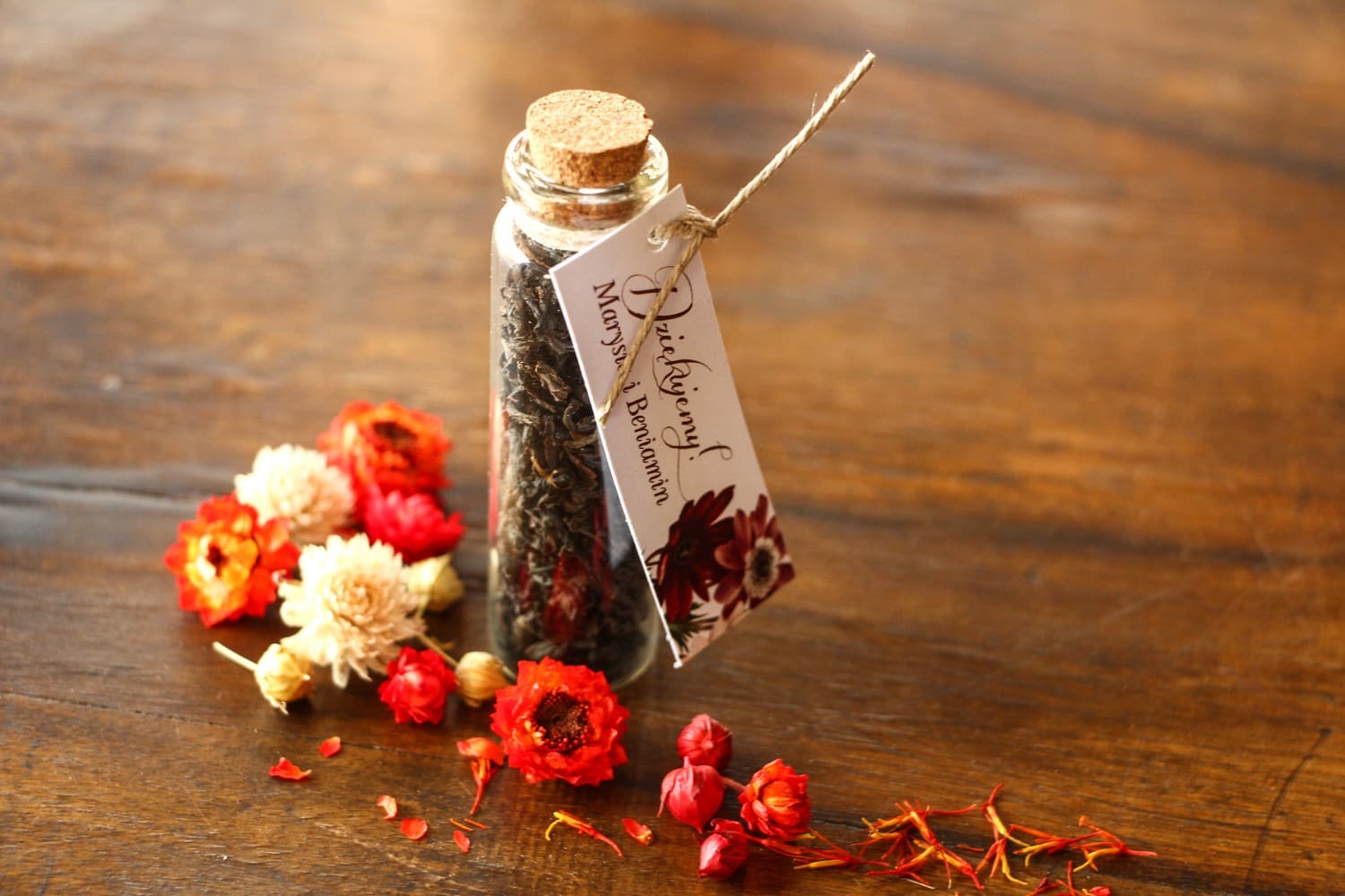 Tea in a Vial Wedding Favours, Wedding Gifts with Burgundy Daisies | Indigo No. 3