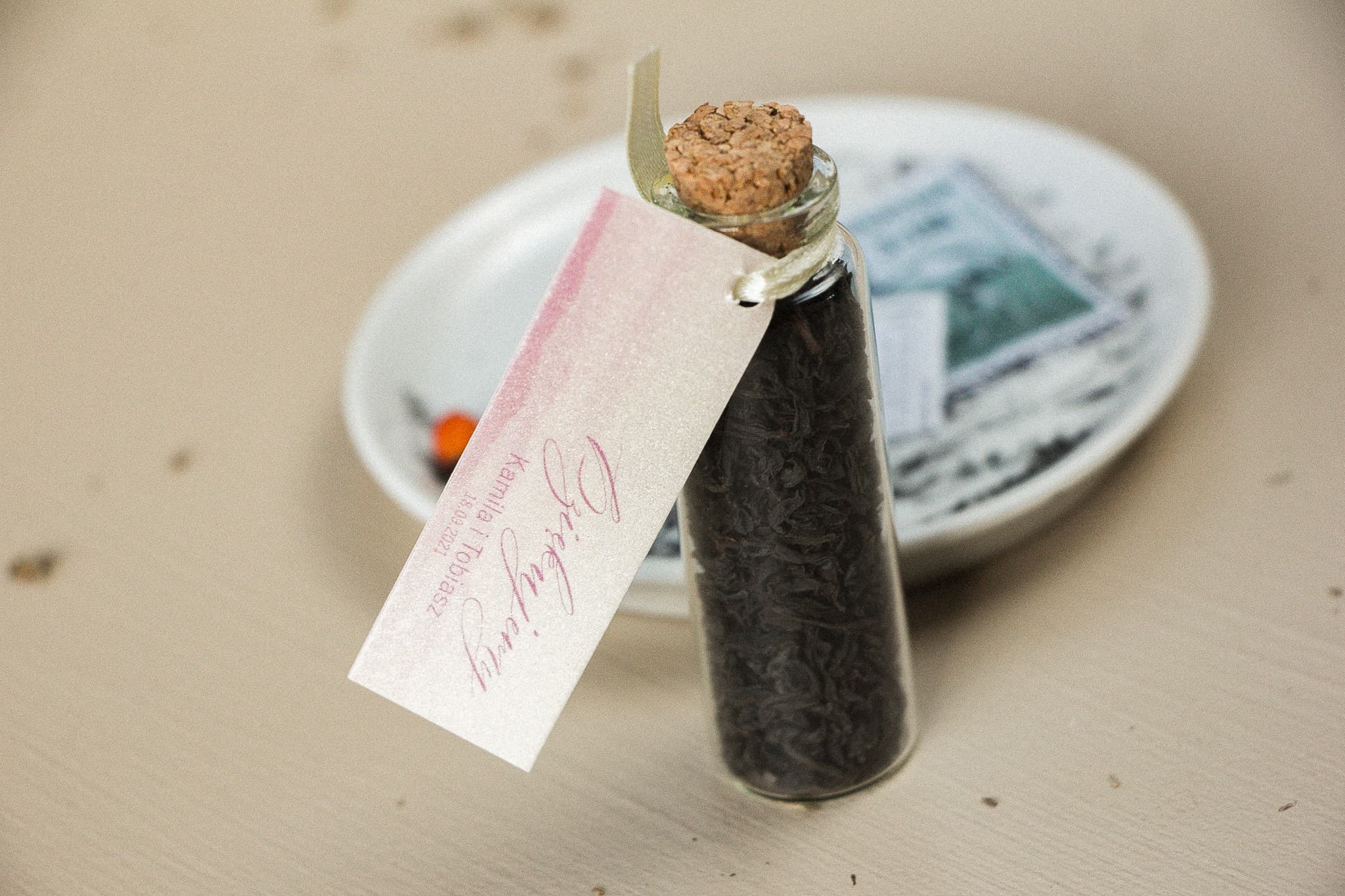 Gastgeschenke Tee im Glasfläschchen Glamour mit Perlmutt-Etikett Opal Nr. 5