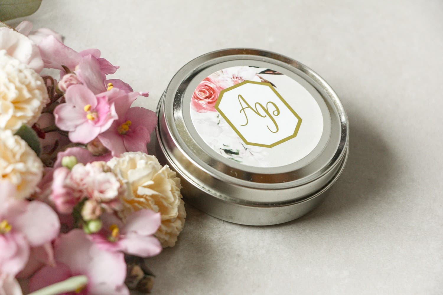 Lotus No. 1 Soy Candle in a Tin – Gilded Favours with Powder Flowers