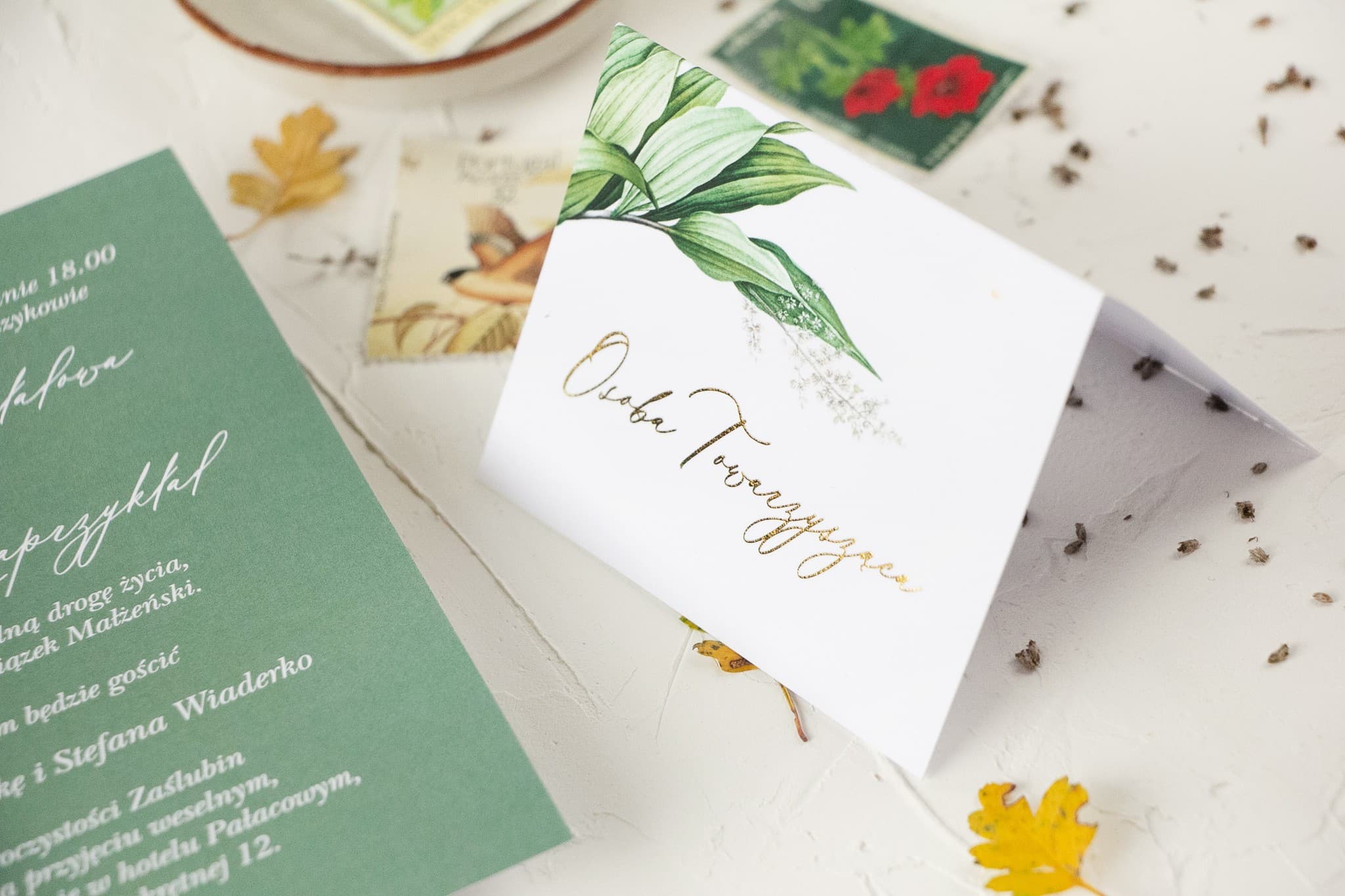 Tischkarten Hochzeit Serenity Nr. 1 – Vergoldete Namenskarten mit Pflanzenmotiv