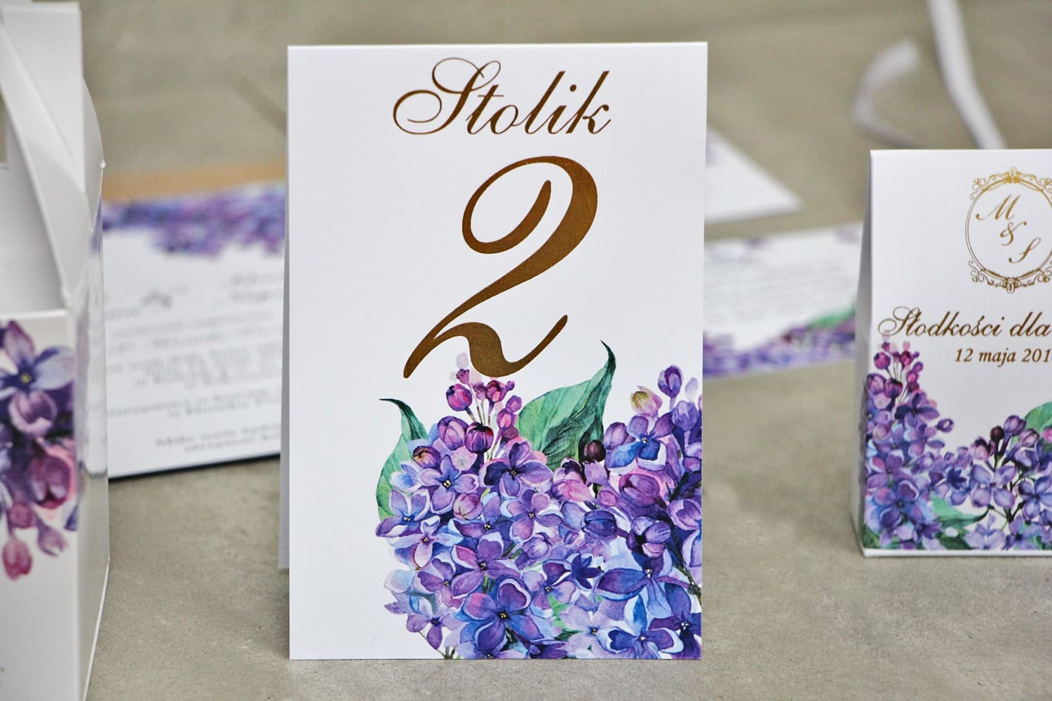 Goldgeprägte Tischnummern Violetter Flieder | Elegante Tischnummern Hochzeit | Sorento Nr. 11