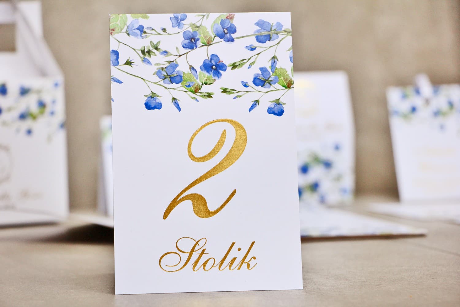 Goldveredelte Tischnummern mit Vergissmeinnicht | Elegante Tischnummern Aquarell | Kollektion Sorento Nr. 4