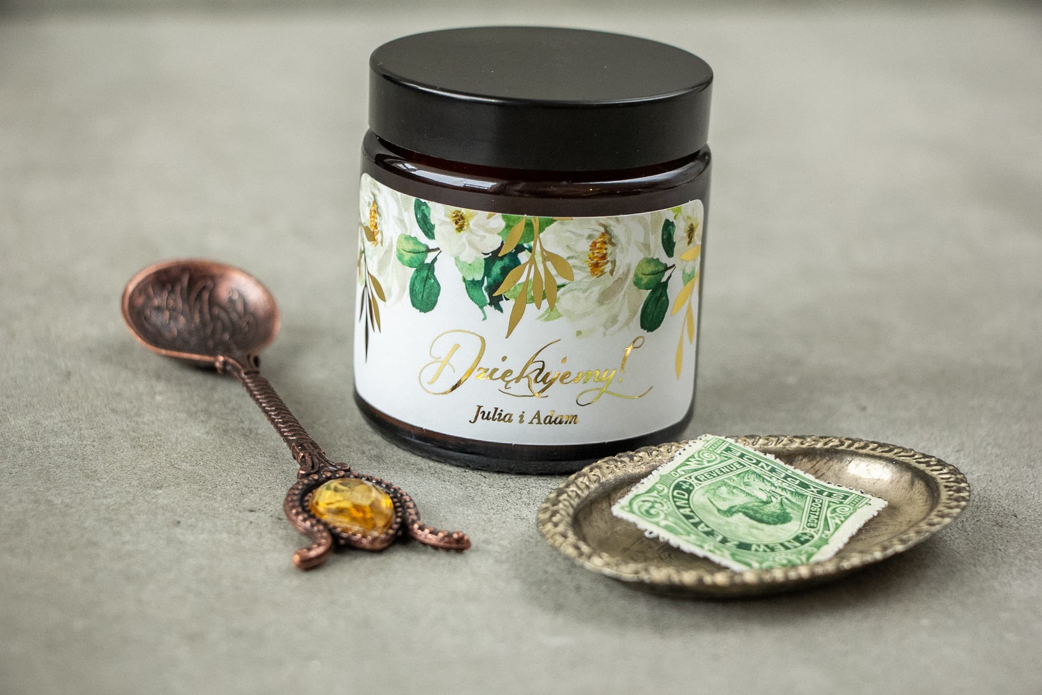 Vela de Soja Rubin n.º 1 – Etiqueta Dorada y Agradecimiento para Invitados