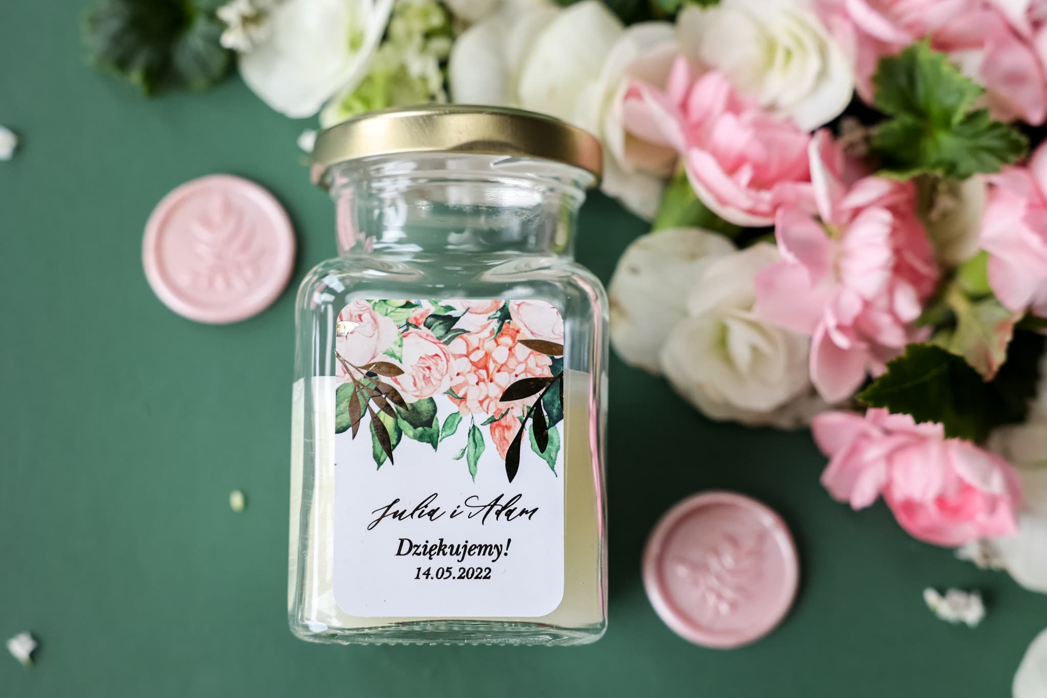 Vela Aromática Rubin n.º 10 – Peonías Doradas y Detalles para Invitados