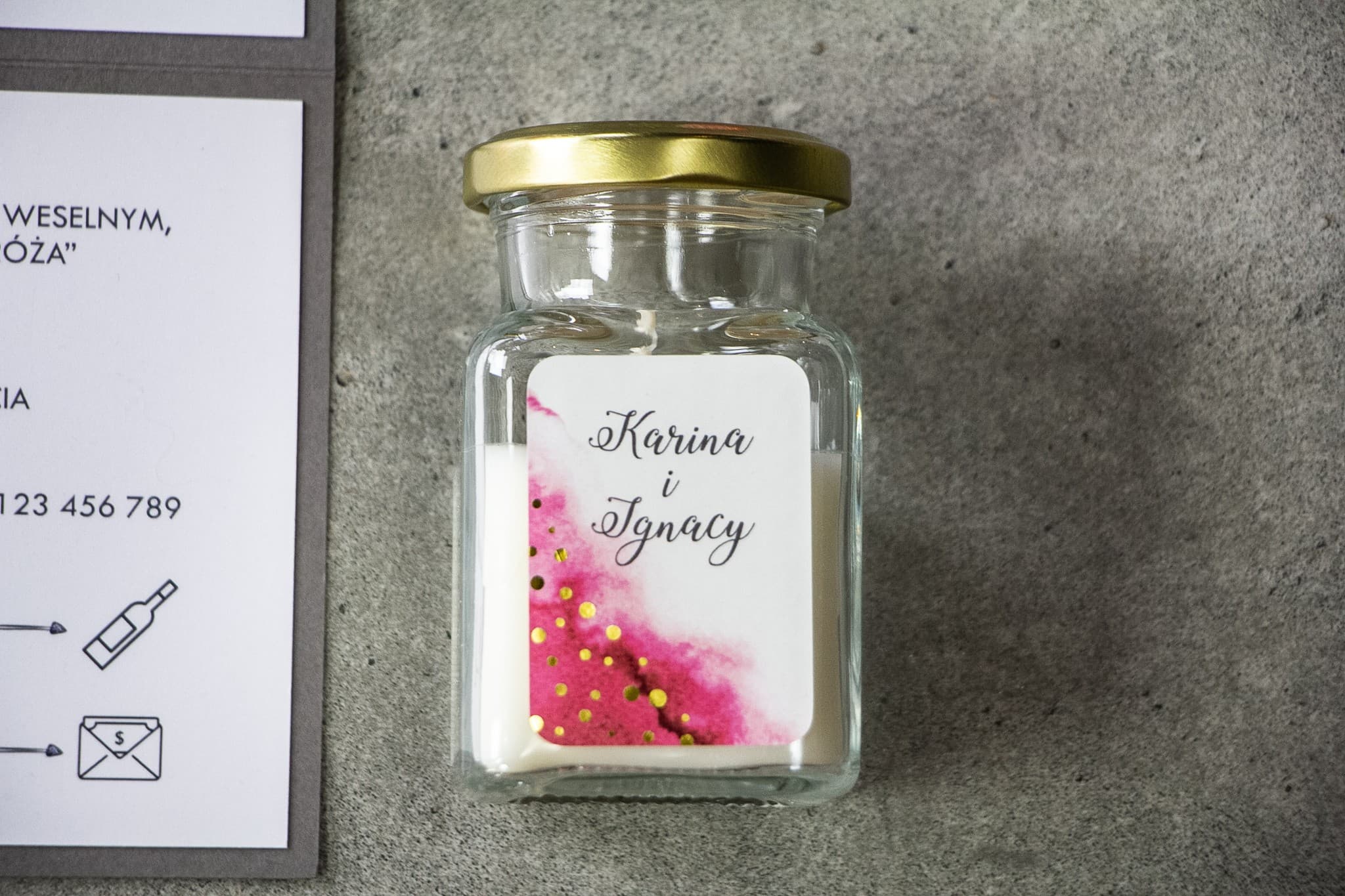 Vela de Soja Bakarto nº 3 – Detalle con Etiqueta Rosa y Dorado