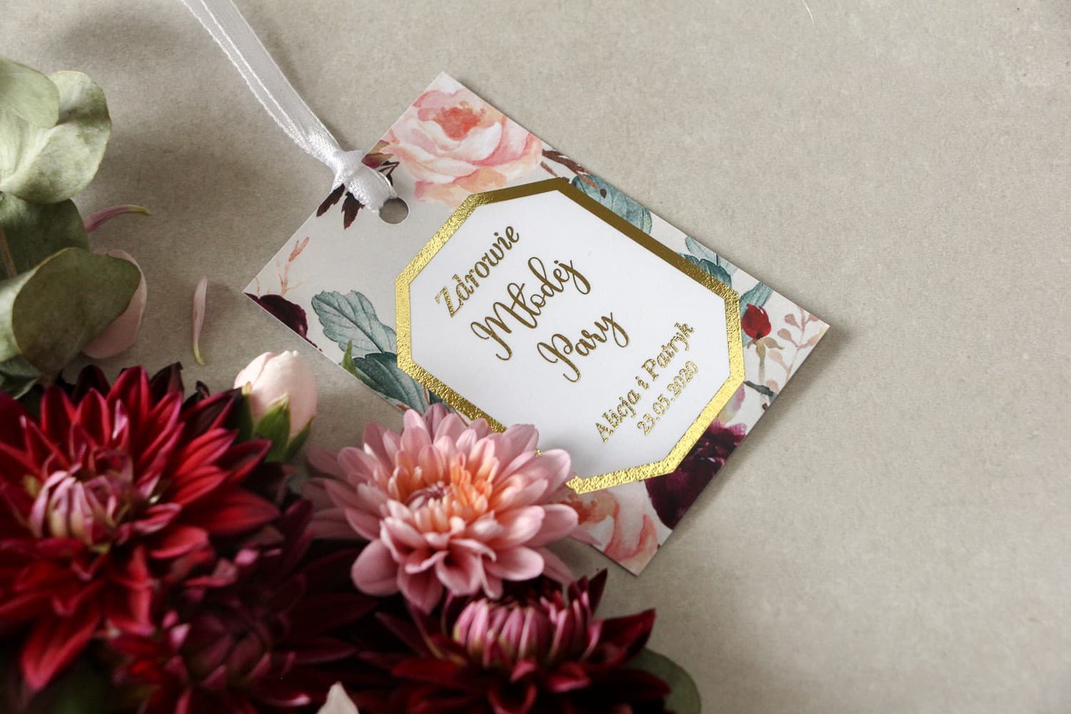 Vergoldete Flaschenanhänger für Hochzeitswermut Glamour mit Pfingstrosen | Elegante Anhänger für Alkohol | Lotus Nr. 5