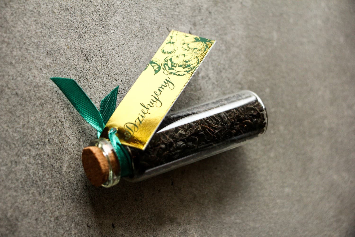 Elegantes Detalles para Invitados Té en Vial | Etiqueta Dorada, Estilo Glamour | Brilant nº 3