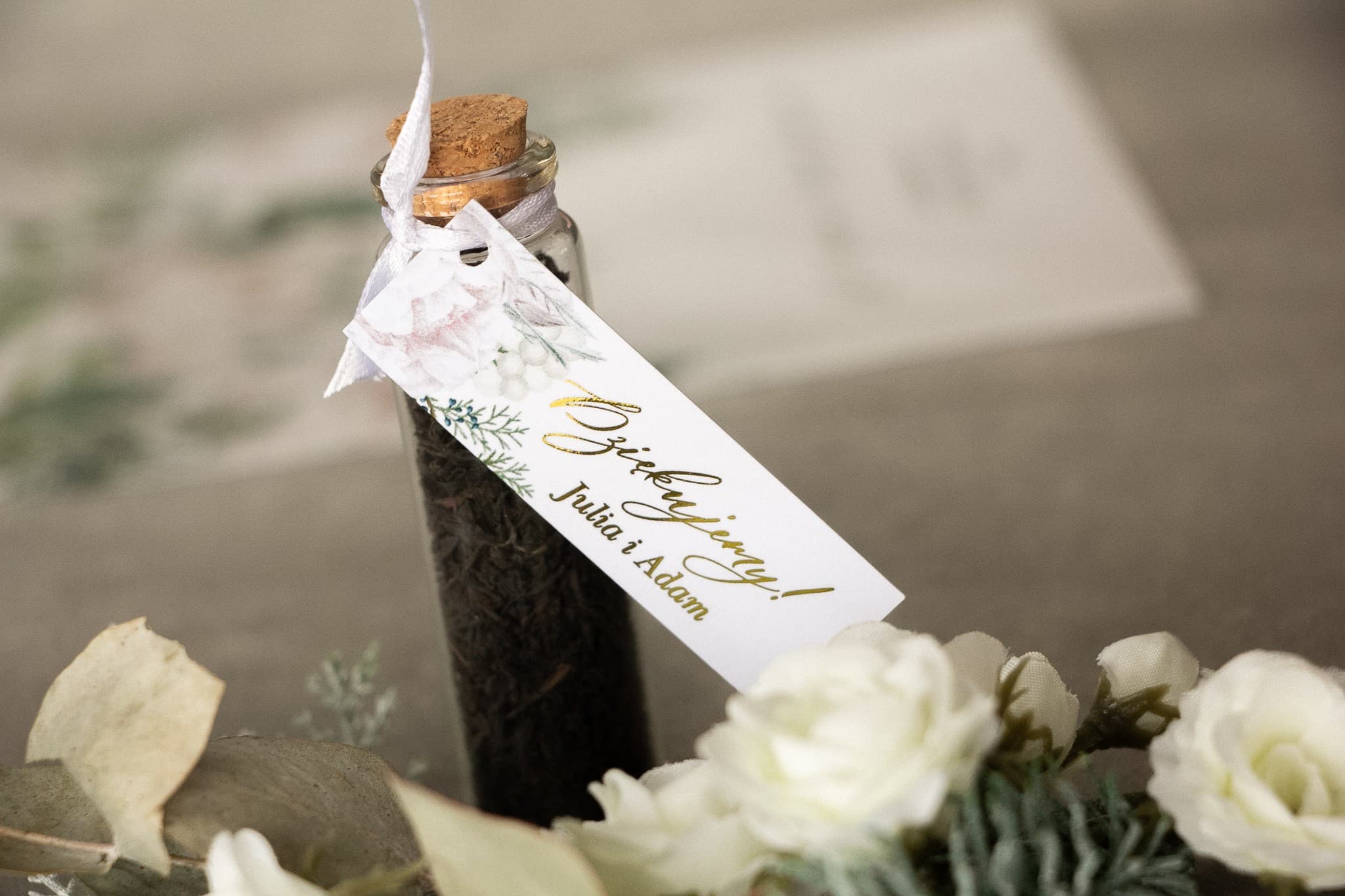 Detalle para invitados té en vial con ramas doradas - Rubin 6