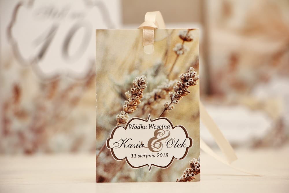 Winter Wedding Alcohol Tags with Beige Grass, Personalized Labels | Felicja No. 10