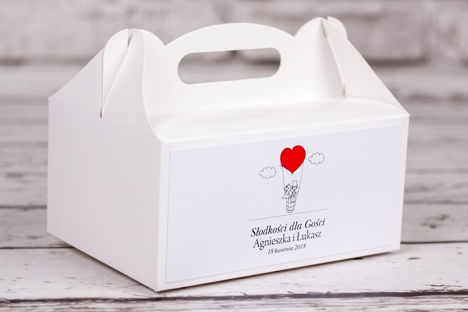 Wedding Cake Box with Handle, Red Heart Balloons | Wedding Favours | Bueno Design 1