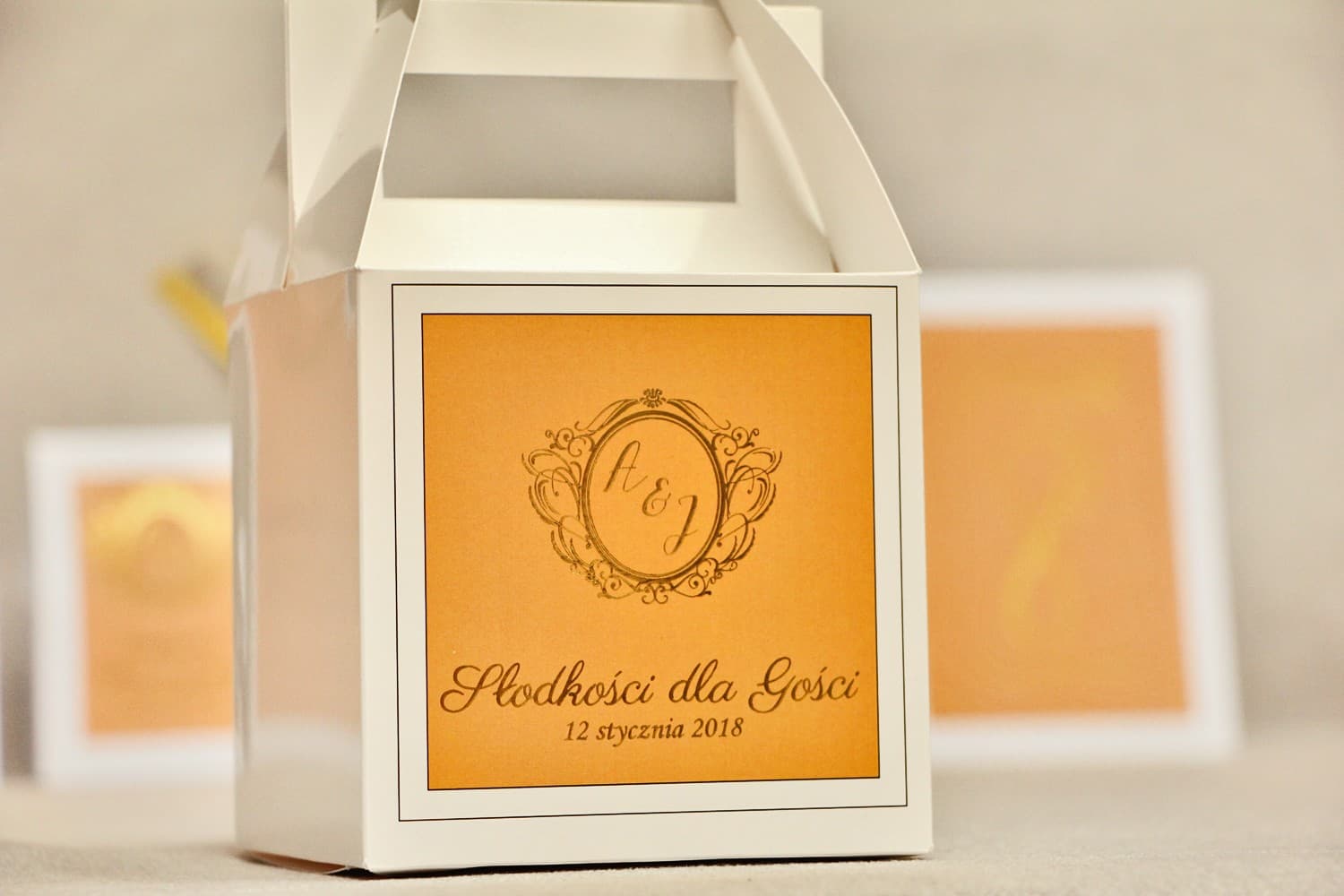 Gilded Wedding Cake Boxes with Handle | Personalized Wedding Favours | Sonata No. 8