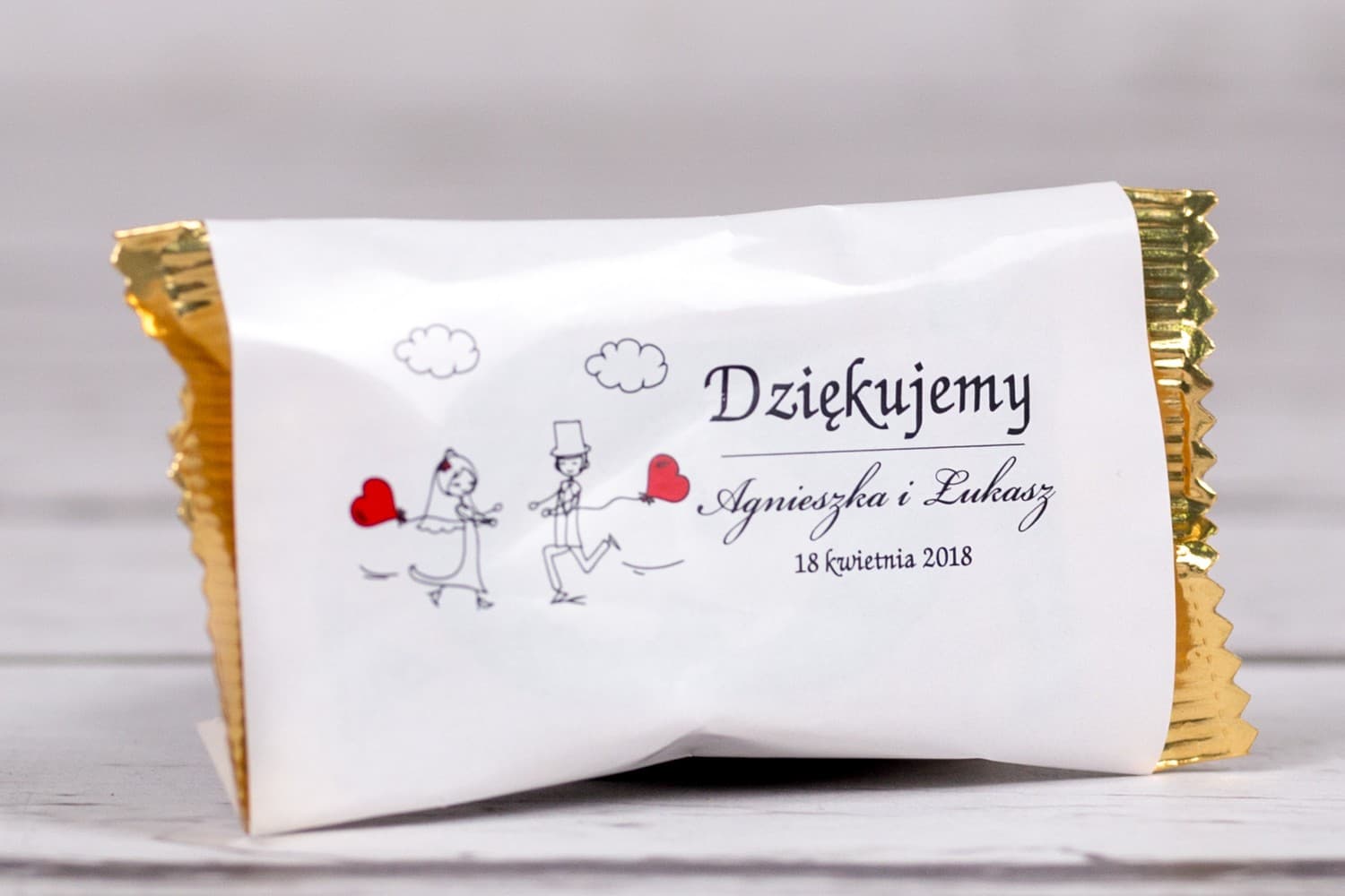 Bride & Groom with Balloons Chocolates | Sweet Wedding Favours | Bueno No. 5