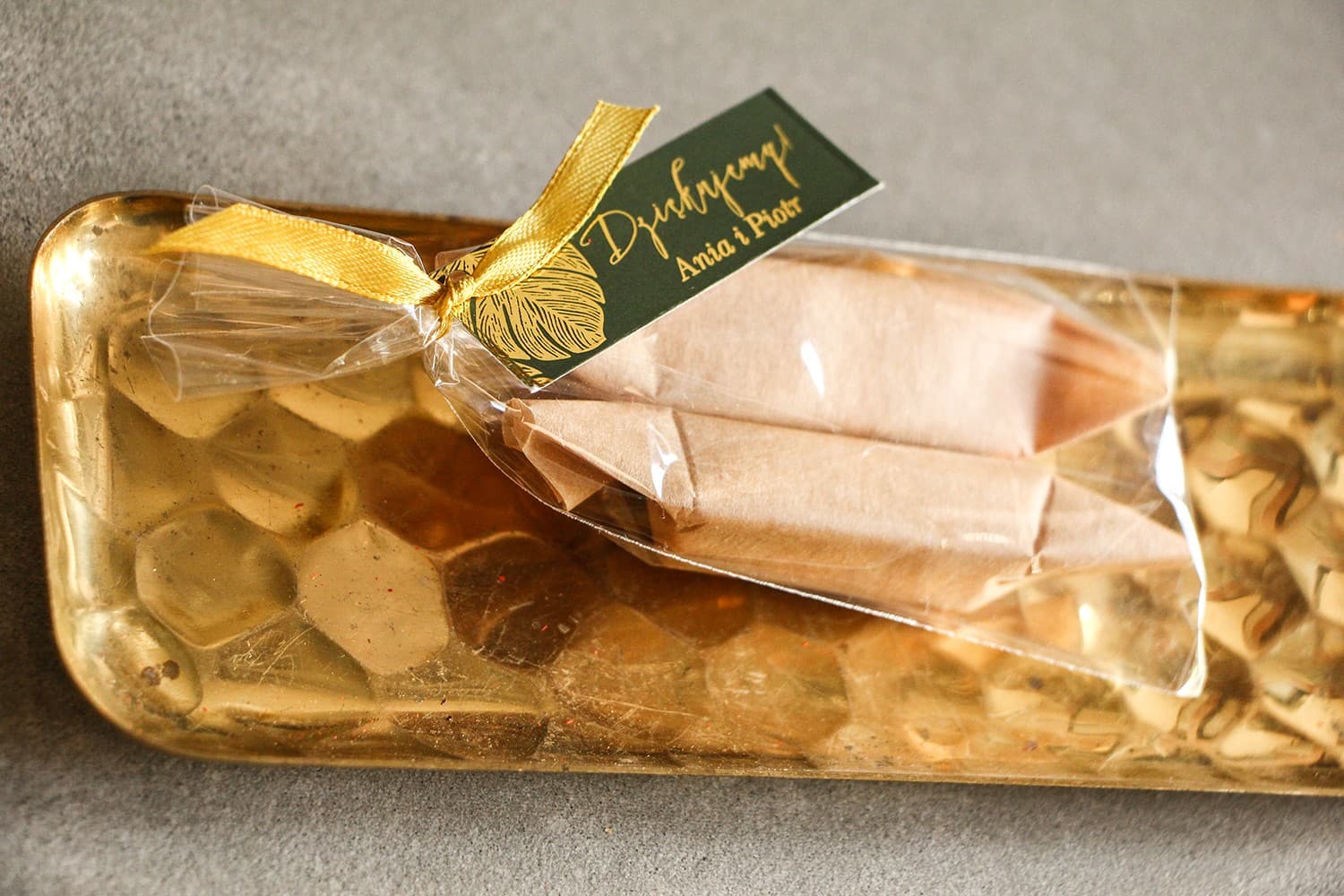 Green and Gold Wedding Favours Fudge | Elegant Monstera Leaf Guest Gifts | Szafir No. 1