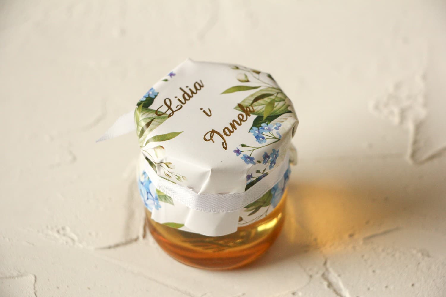 Avril No. 1 Gilded Wedding Favours – Sweet Honey Jars with Blue Hydrangea