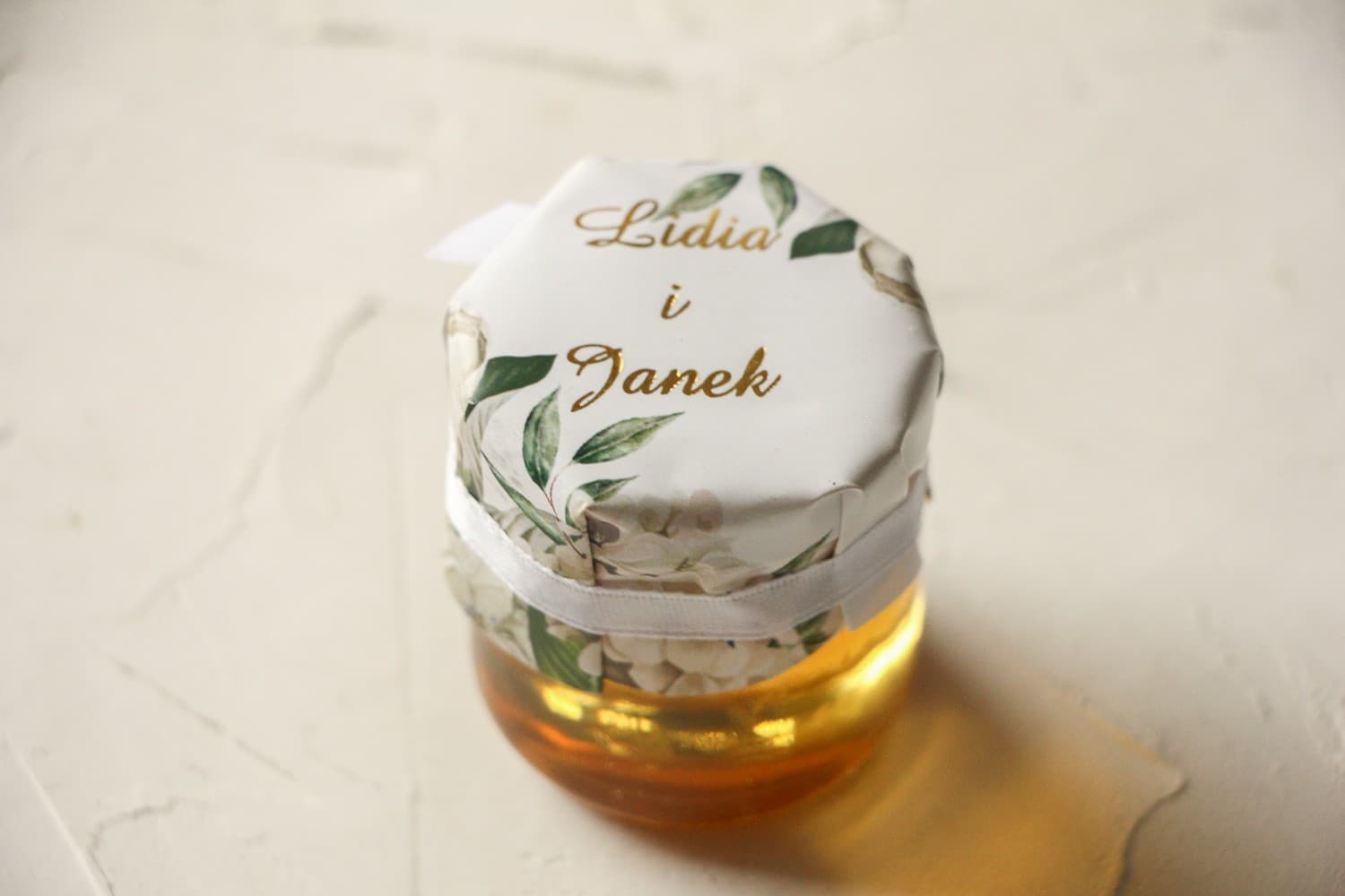 Avril No. 2 Gilded Wedding Favours – Sweet Honey Jars with White Hydrangea