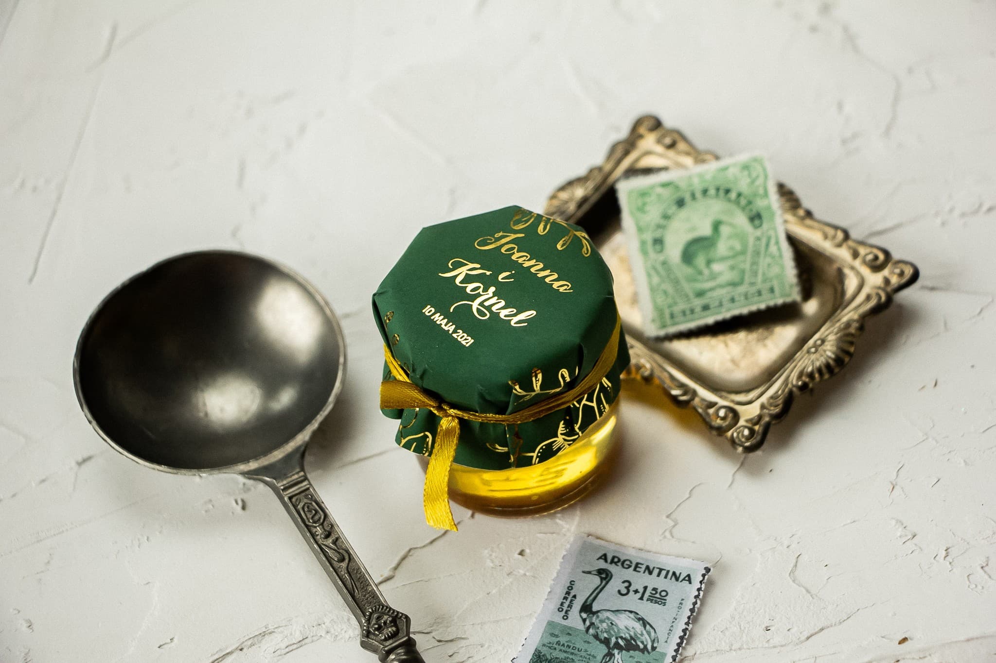 Gold-Foil Honey Jars Design No. 2 – Sweet Wedding Favours in Sage Green