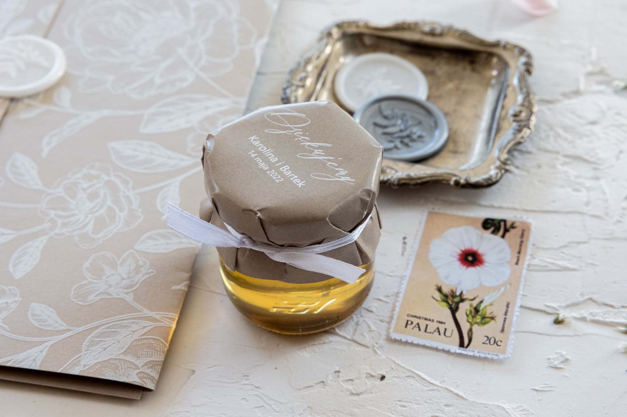 Gilded Wedding Honey Jars Nefryt No. 4 – Elegant Favours in Beige