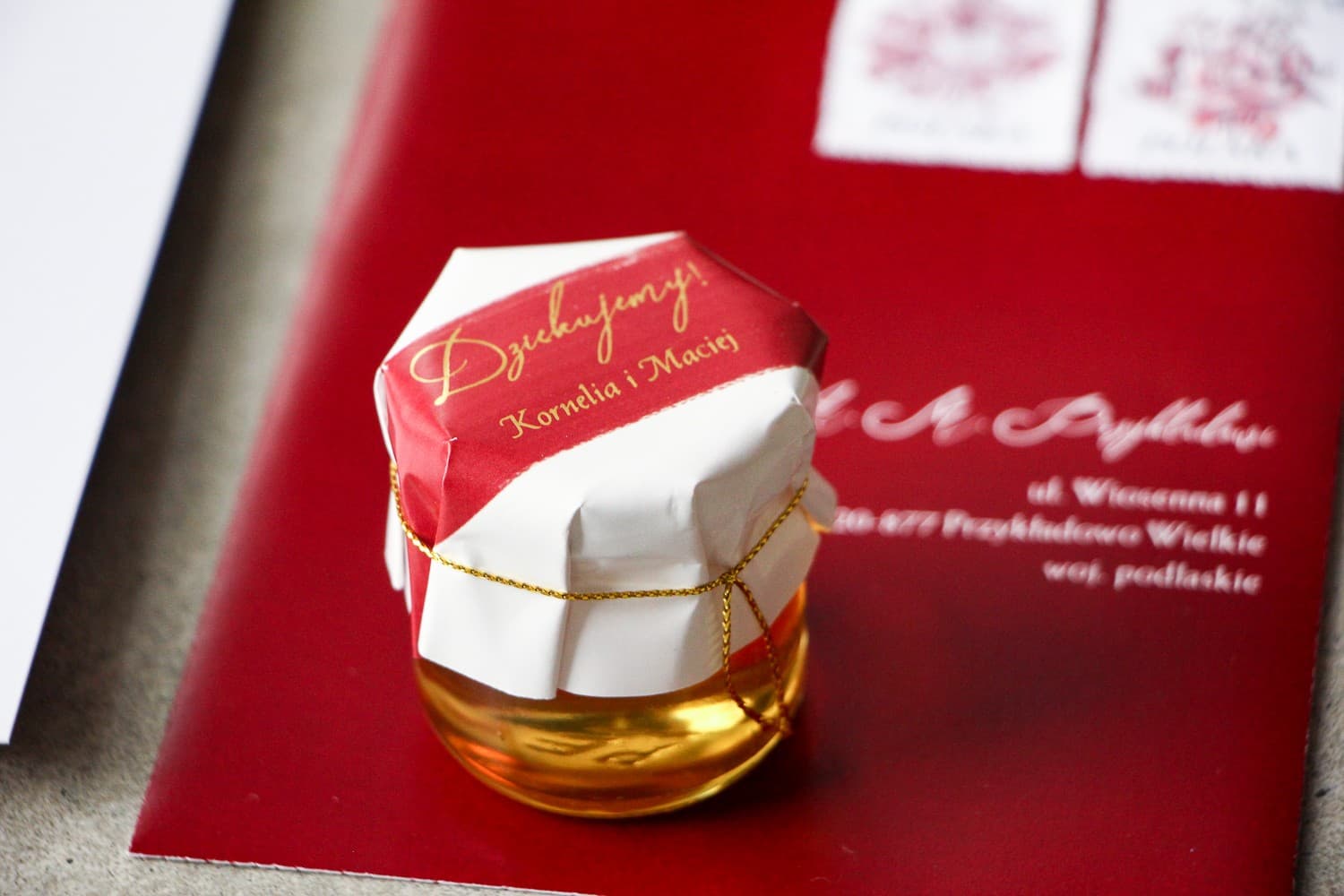 Gold Foiled Mini Honey Jars Verte No. 1 – Sweet Favours with Burgundy Watercolour